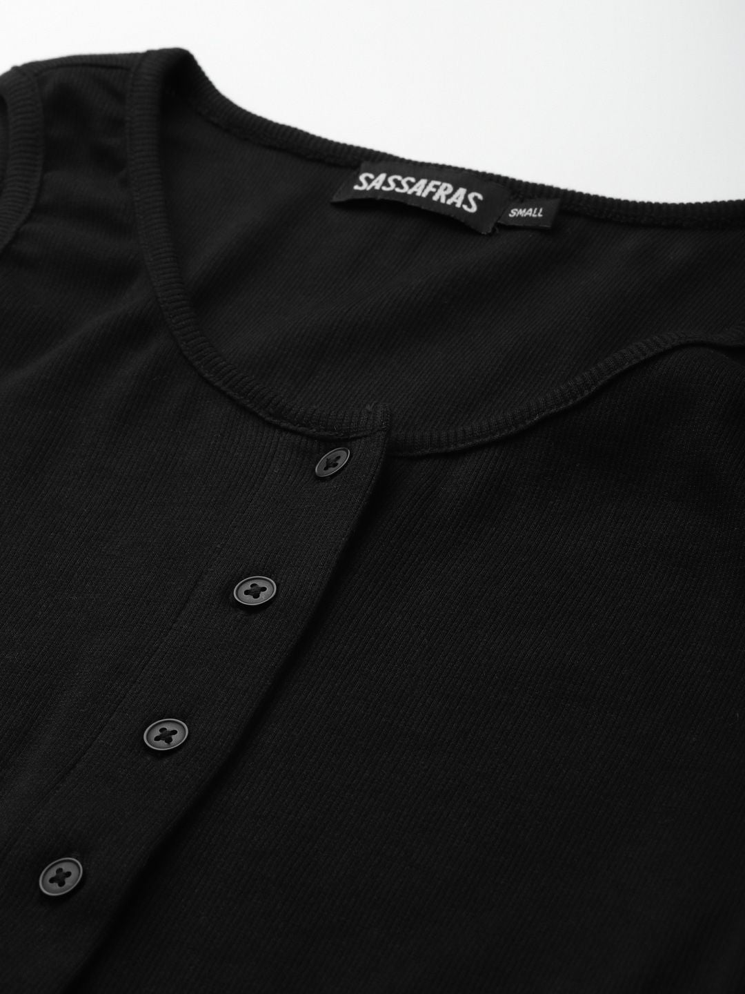 SASSAFRAS Black Solid Cropped Top