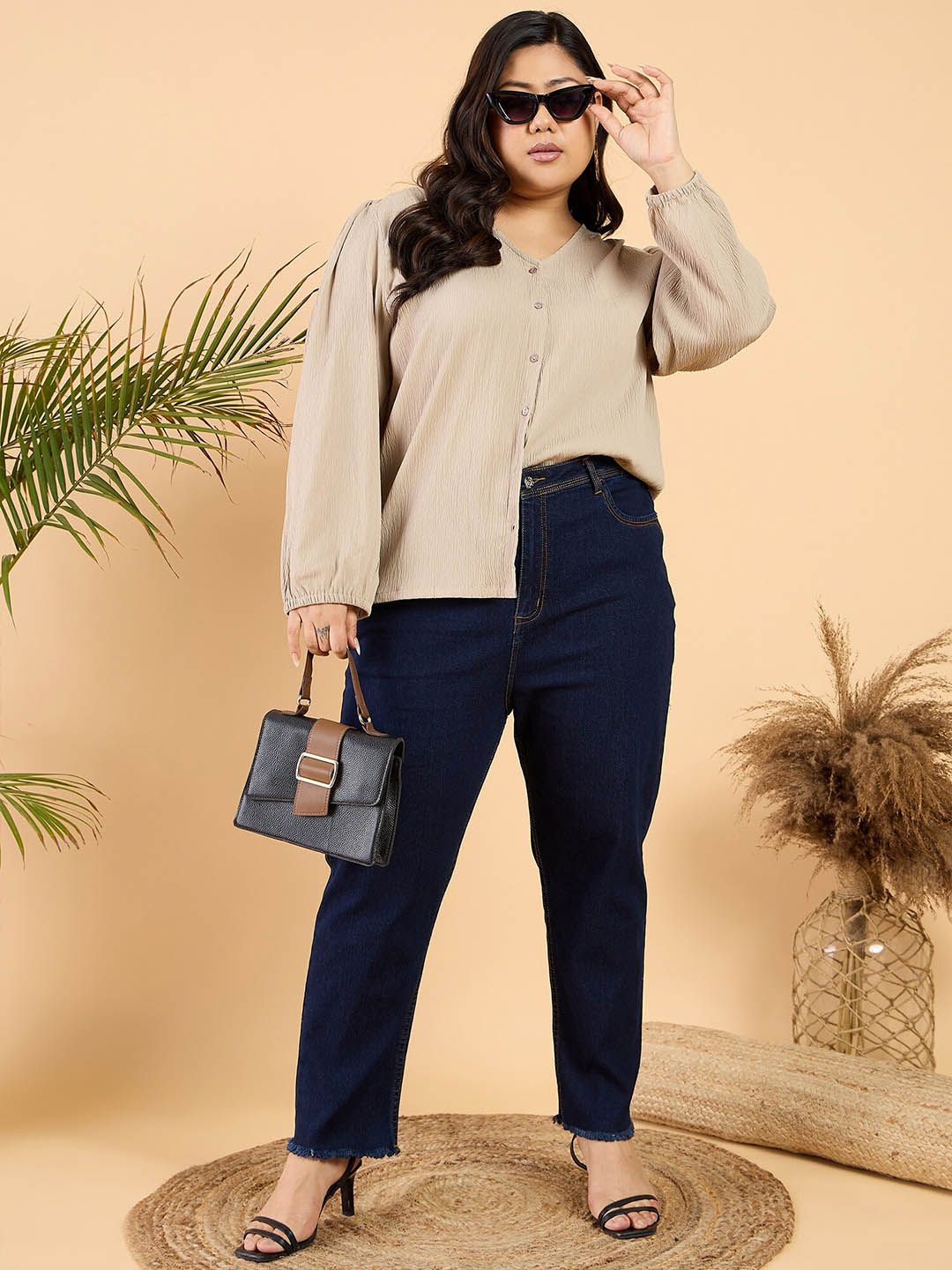 CURVY STREET Plus Size V-Neck Puff Sleeve Top
