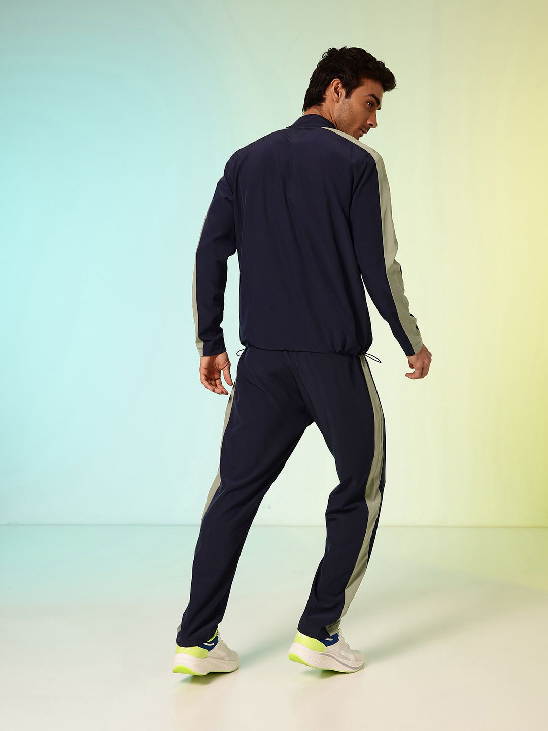 HRX by Hrithik Roshan Colourblocked Rapid Dry Running Tracksuit