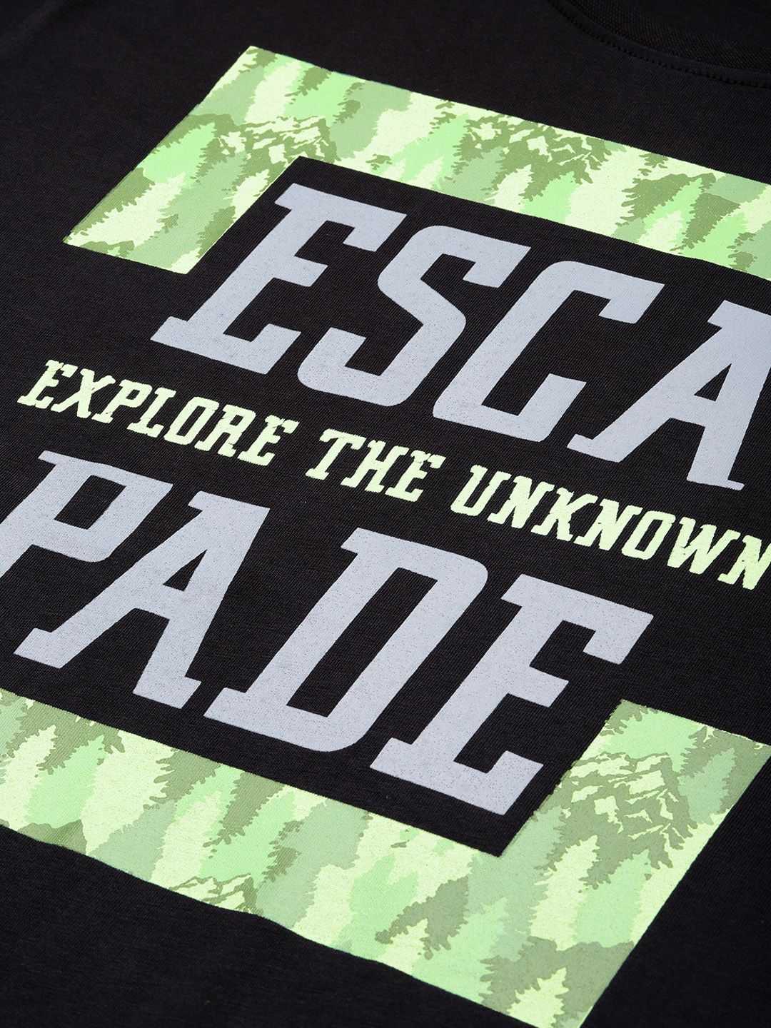 SPYKAR Men Black & Green Typography Printed Pure Cotton Slim Fit T-shirt