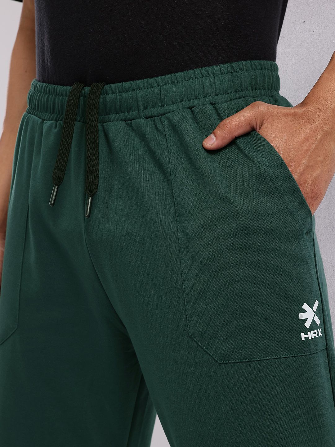 HRX by Hrithik Roshan Men Panelled Mid-Rise Regular Fit Lifestyle Joggers