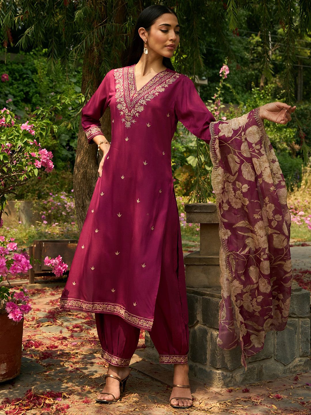 Indo Era Ethnic Motifs Embroidered V-Neck Thread Work Straight Kurta with Salwar & Dupatta