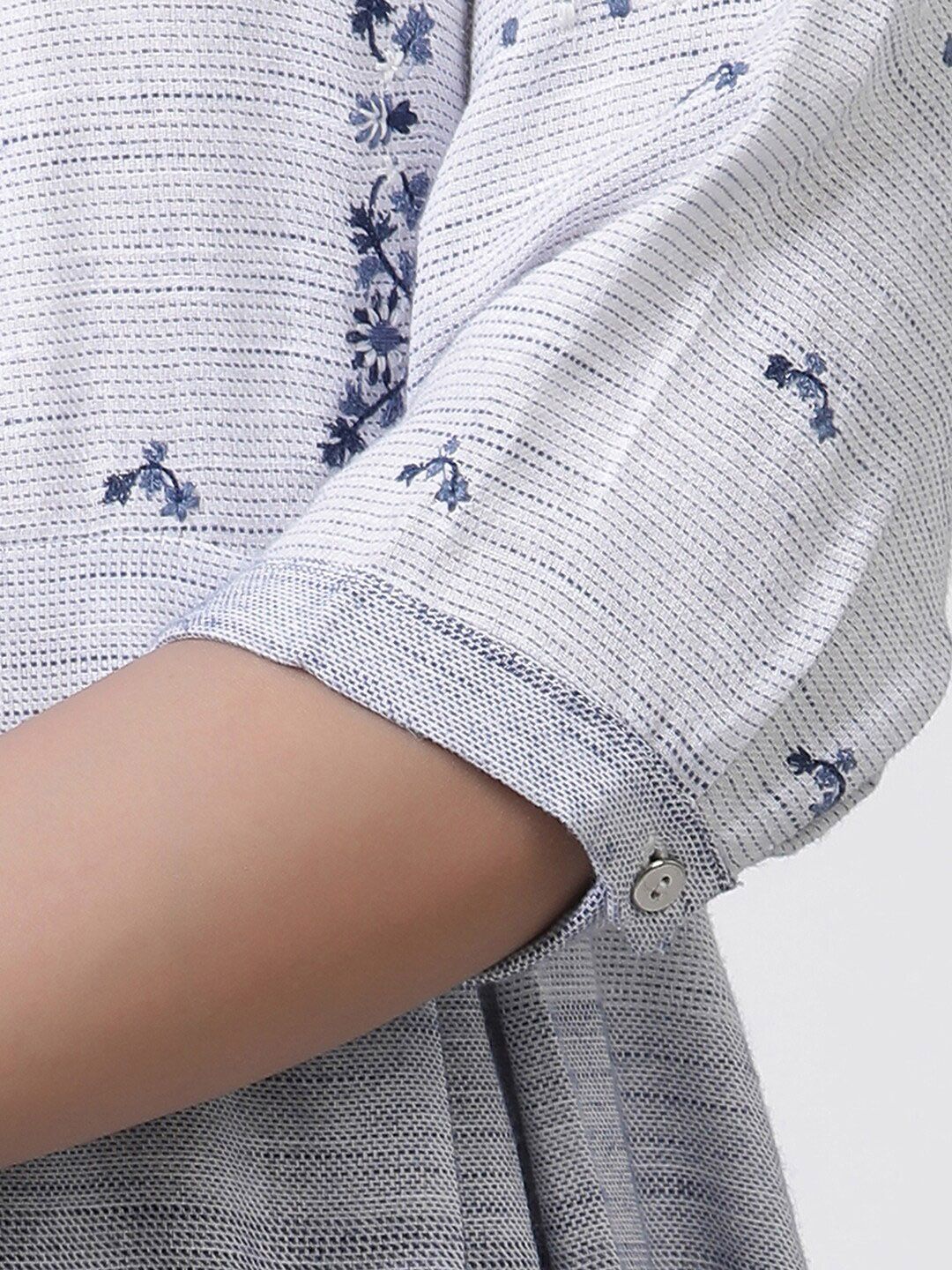 W Women Ethnic Motifs Striped Regular Thread Work Pure Cotton Kurta With Trousers