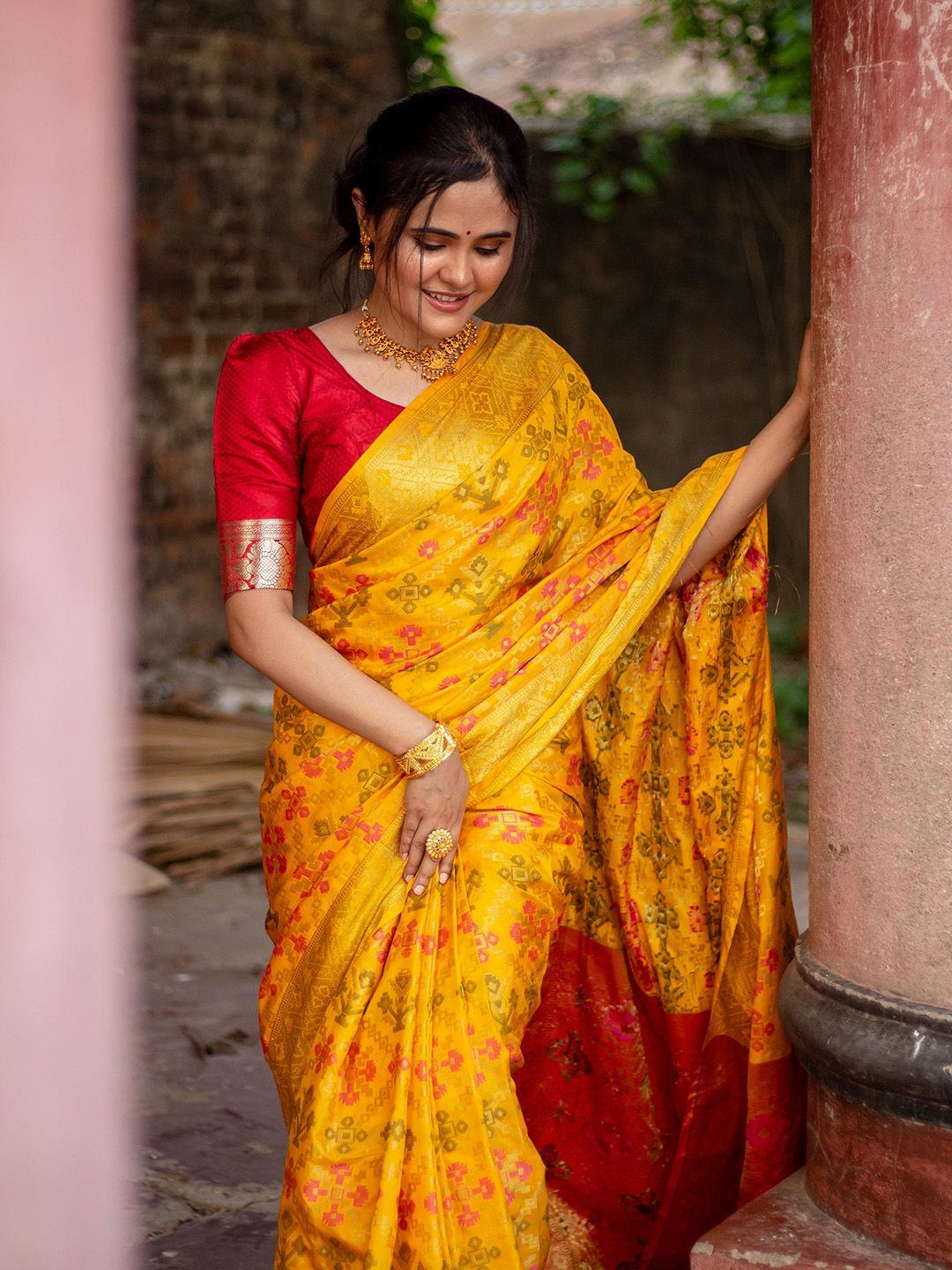 KALINI Woven Design Zari  Kanjeevaram Silk Blend Saree
