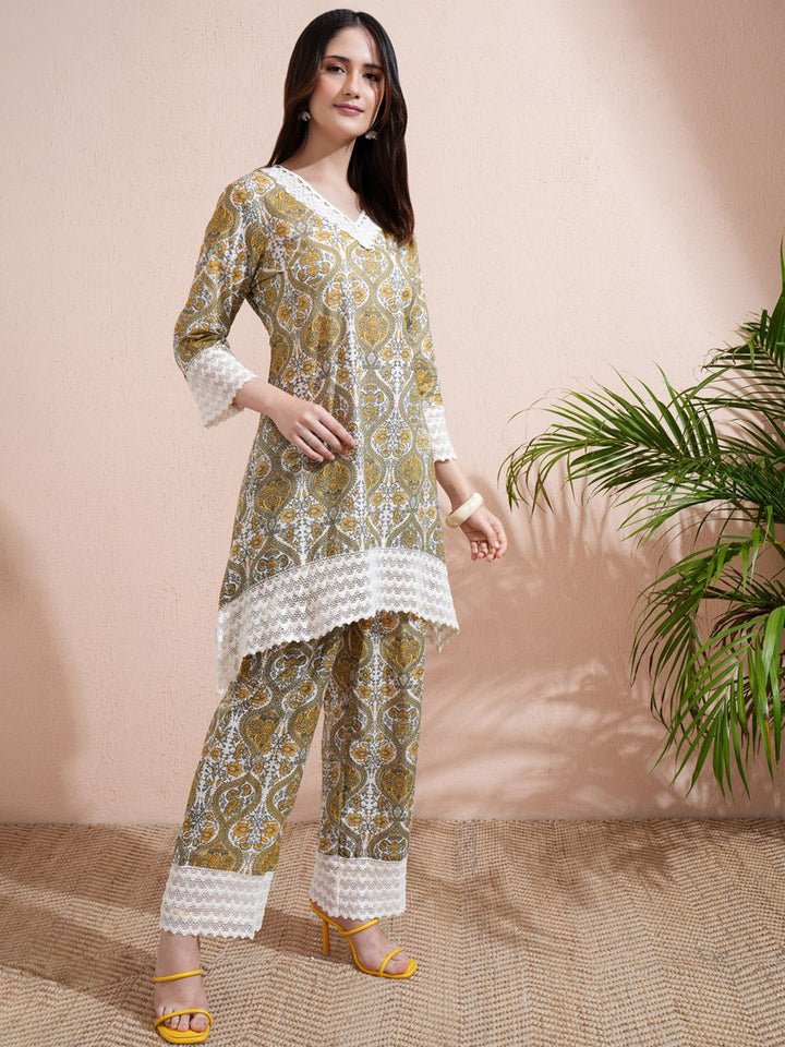 Vishudh Cream Printed V-Neck Three-Quarter Sleeves Pure Cotton Top With Trouser