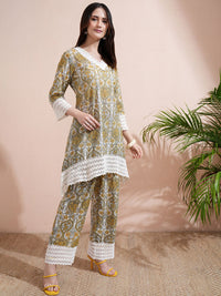 Vishudh Cream Printed V-Neck Three-Quarter Sleeves Pure Cotton Top With Trouser