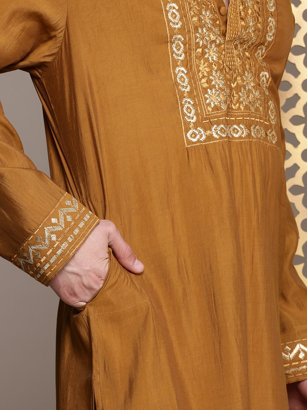 House of Pataudi Floral Yoke Design Mandarin Collar Thread Work Jashn Kurta