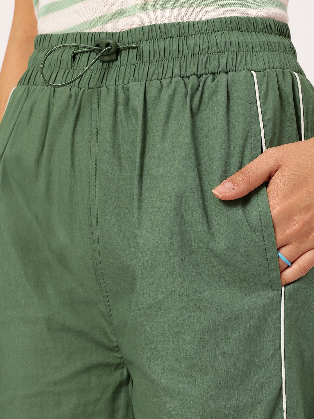 DressBerry Women Relaxed High-Rise Toggle Hem Joggers