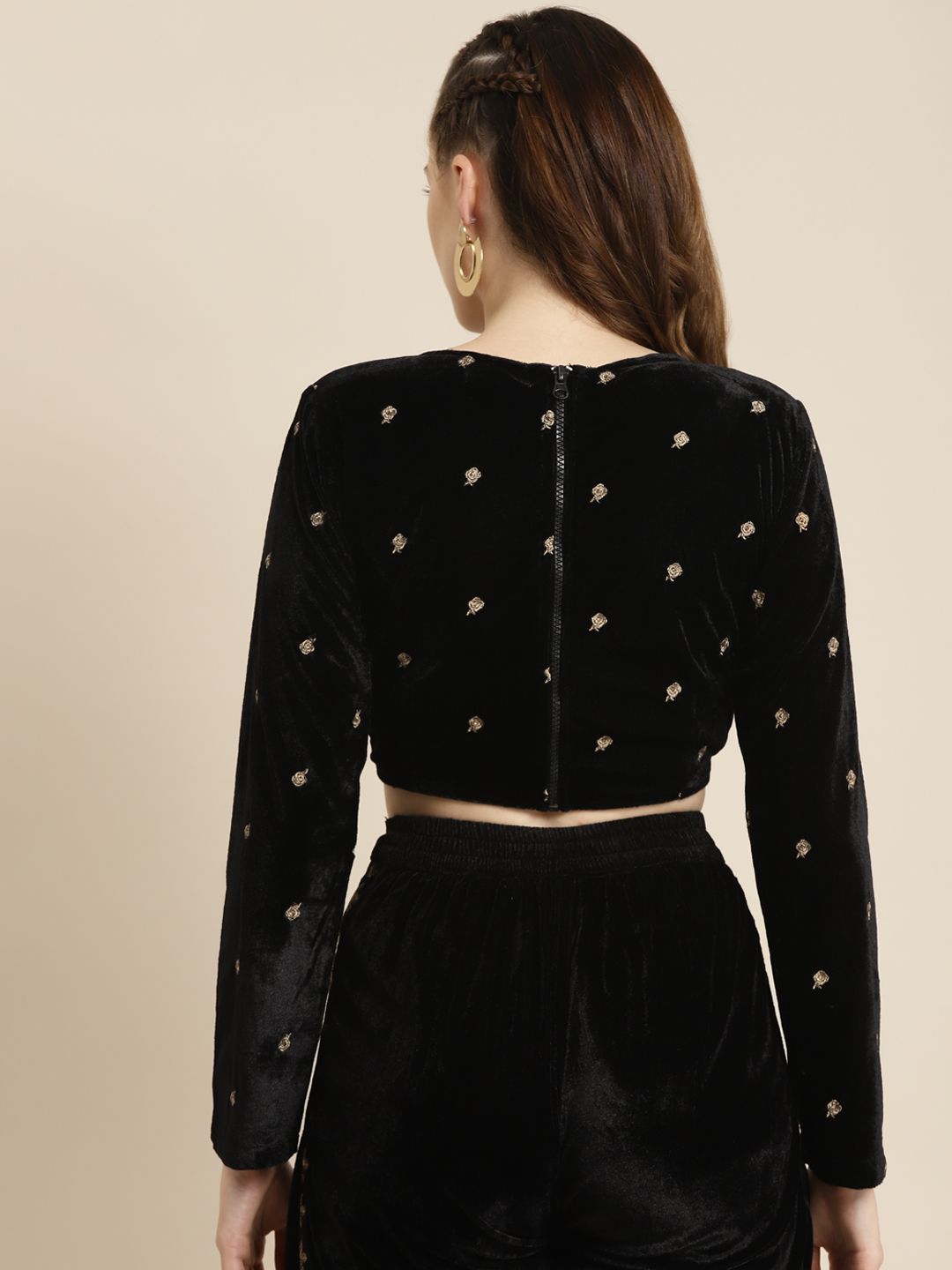 Shae by SASSAFRAS Black & Gold-Toned Embroidered Velvet Regular Crop Top