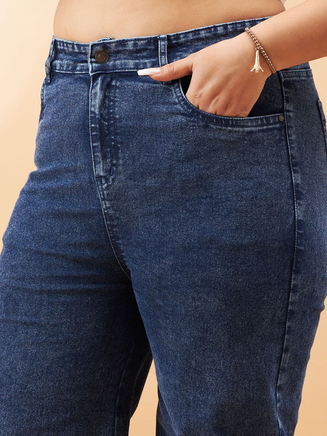 SASSAFRAS Curve Women Plus Size Comfort High-Rise Light Fade Stretchable Jeans