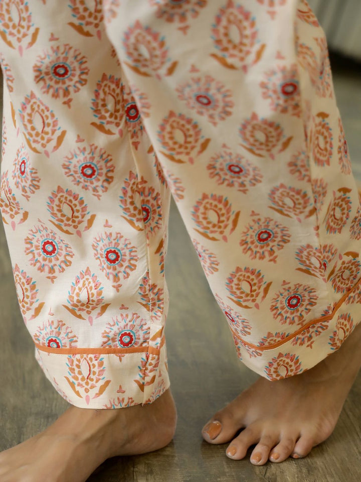 SANSKRUTIHOMES Women Cream-Coloured & Red Printed Pure Cotton Night suit