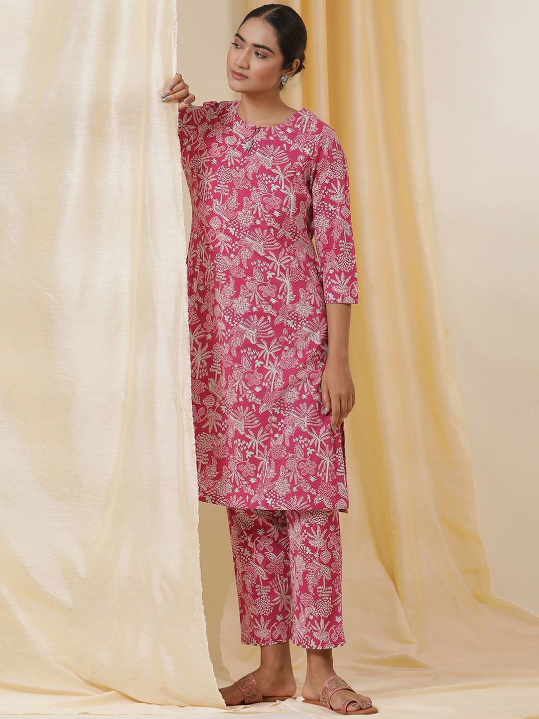 W Ethnic Motifs Printed Keyhole Neck Pure Cotton Straight Kurta With Trousers
