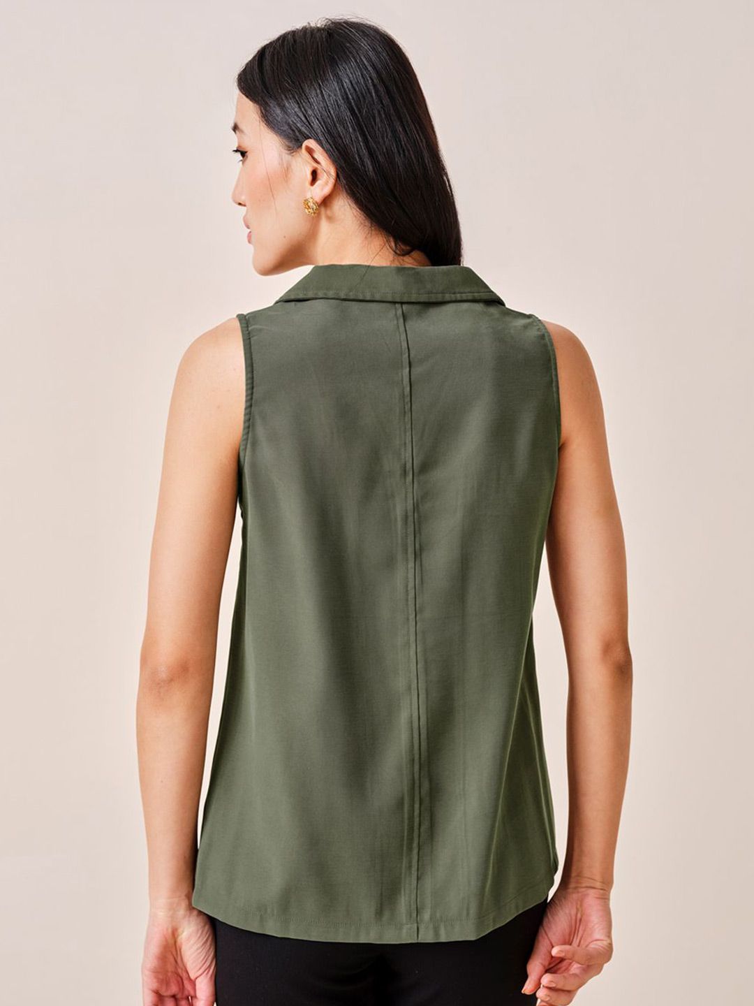 AND Women Solid V-Neck Sleeveless Top