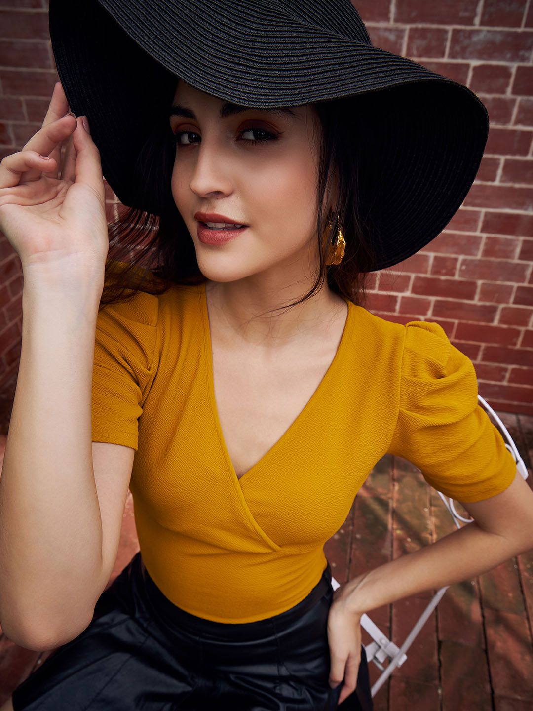 Berrylush Yellow V-Neck Puff Sleeves Top
