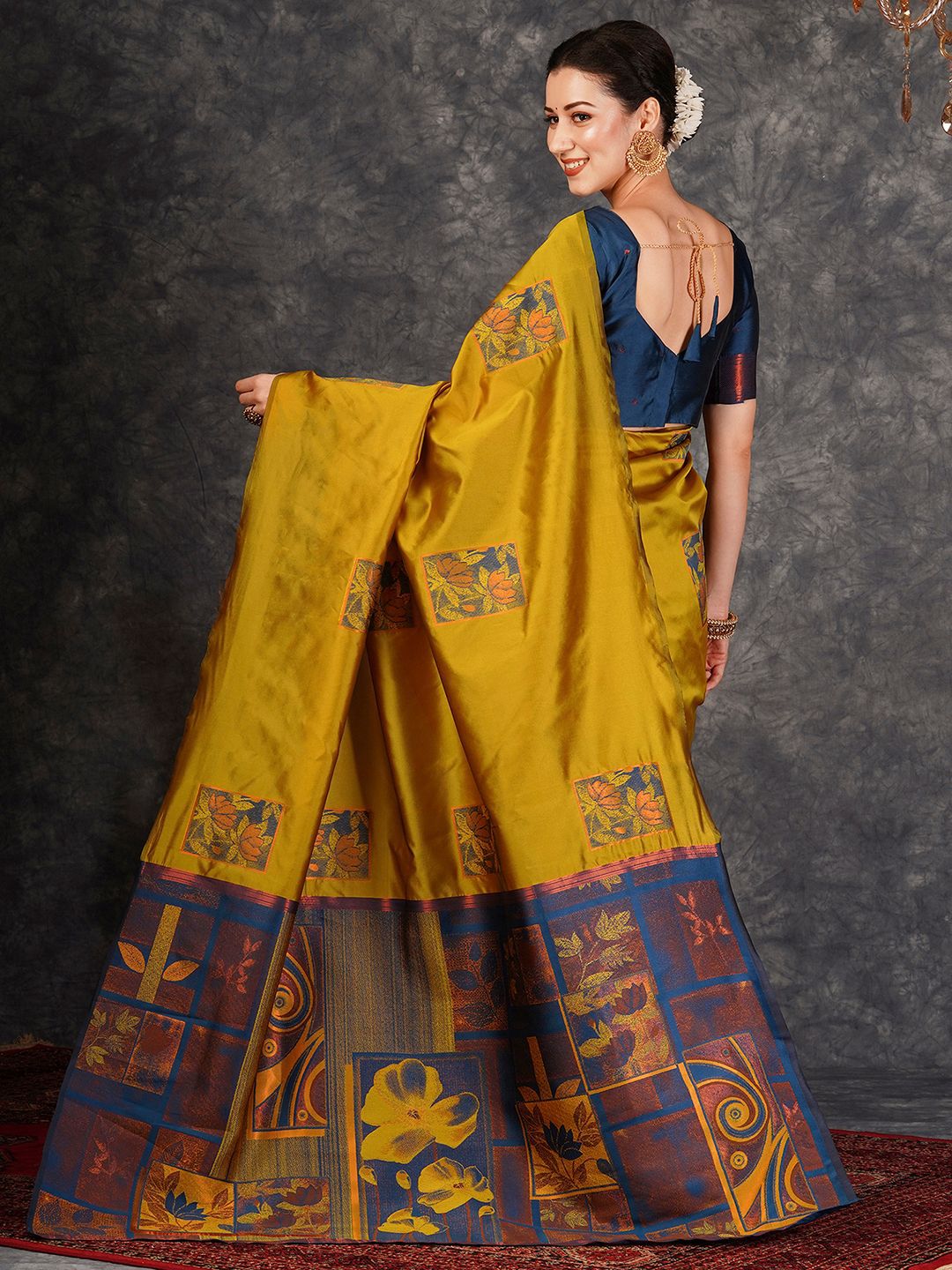 KALINI Floral Woven Design Zari  Banarasi Saree