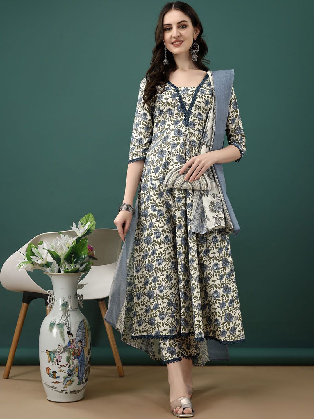 Kalini Floral Printed Cotton Anarkali Kurta dengan Seluar & Dupatta