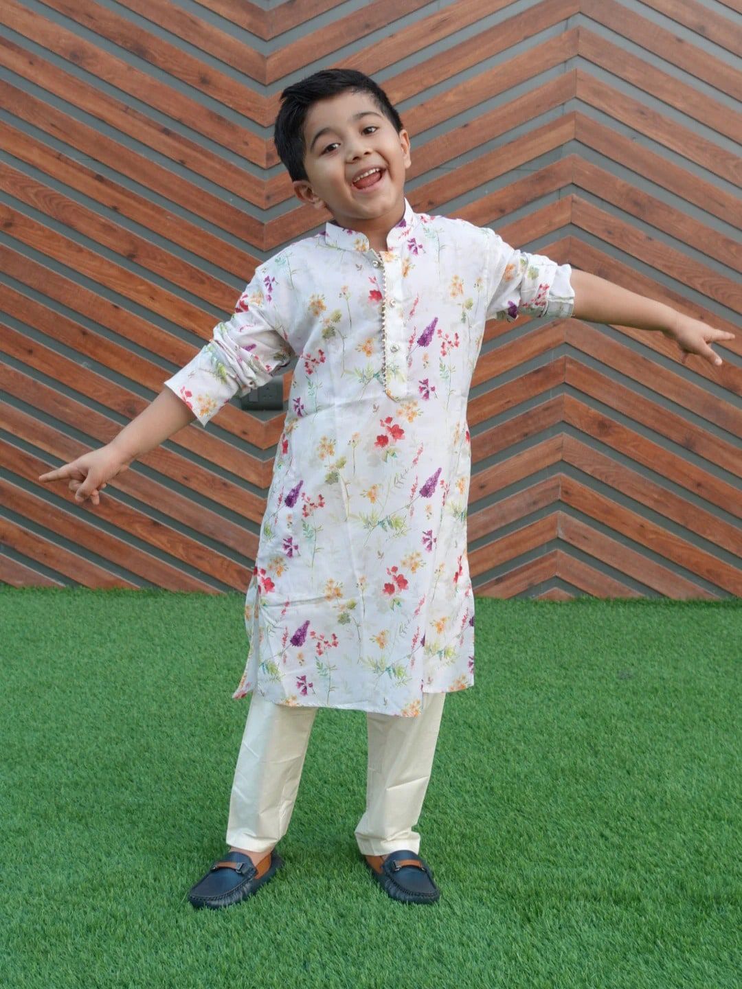 VASTRAMAY Boys Cream-Coloured Floral Printed Kurta with Pyjamas
