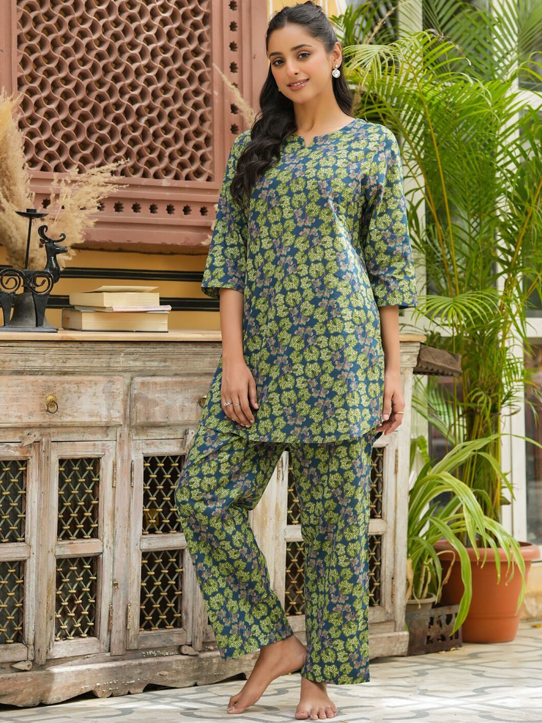 SANSKRUTIHOMES Green & Blue Ethnic Motifs Printed Pure Cotton Night Suit