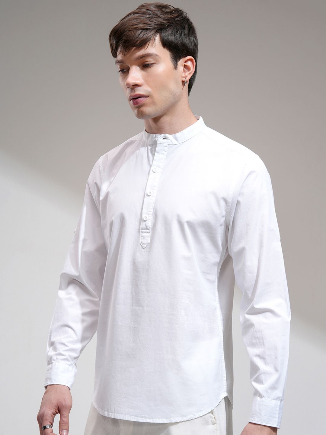 HIGHLANDER Men White Slim Fit Solid Casual Shirt