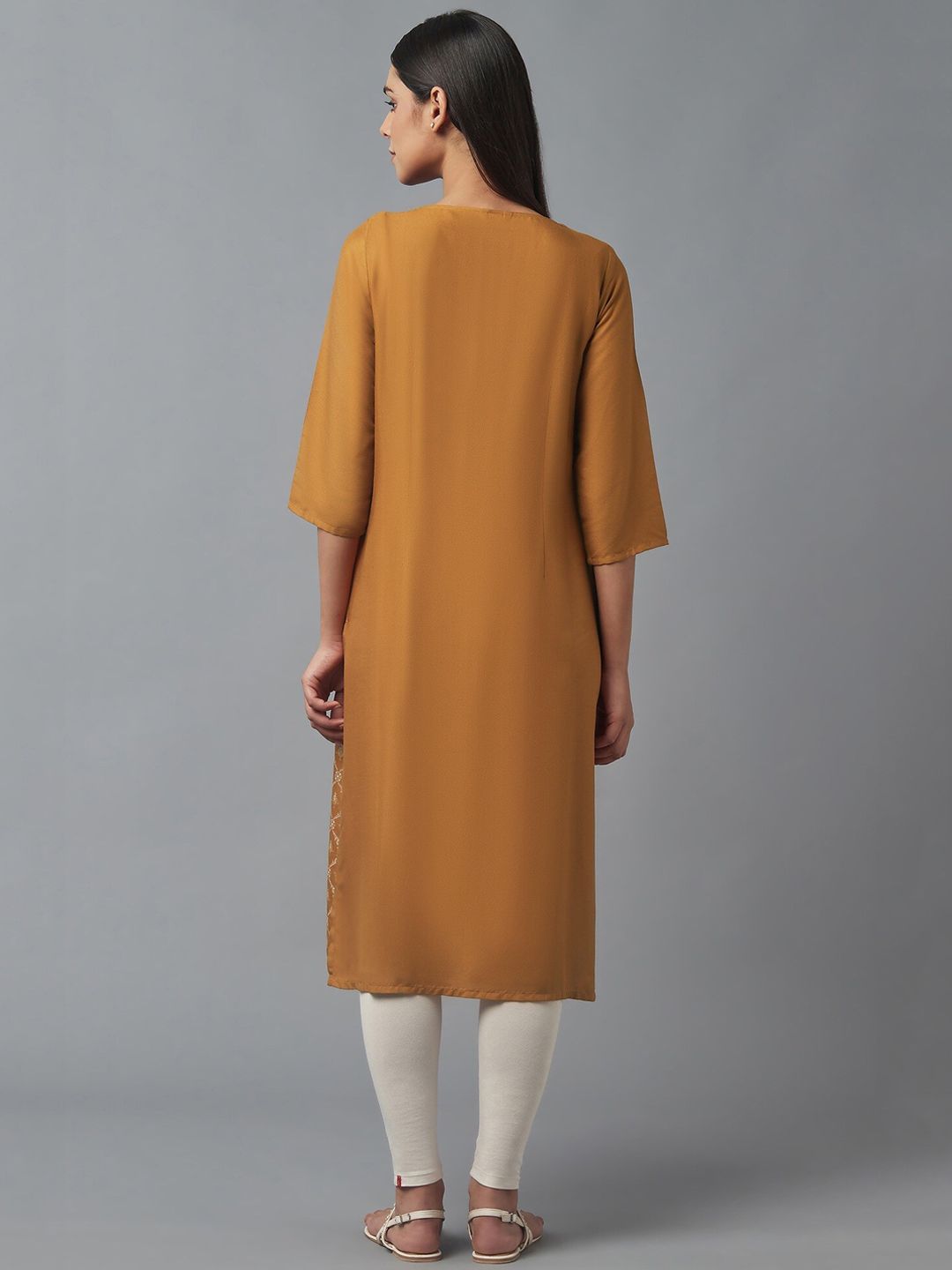 W Women Gold-Toned Ethnic Motifs Printed Thread Work Kurta