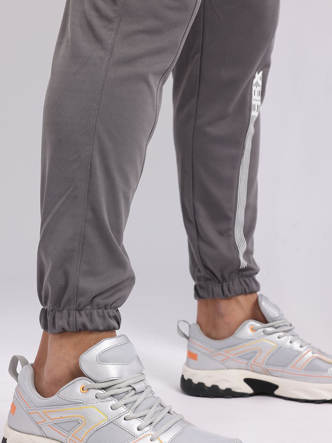 HRX by Hrithik Roshan Men Mid-Rise Brand Logo Detail Rapid-Dry Training Joggers