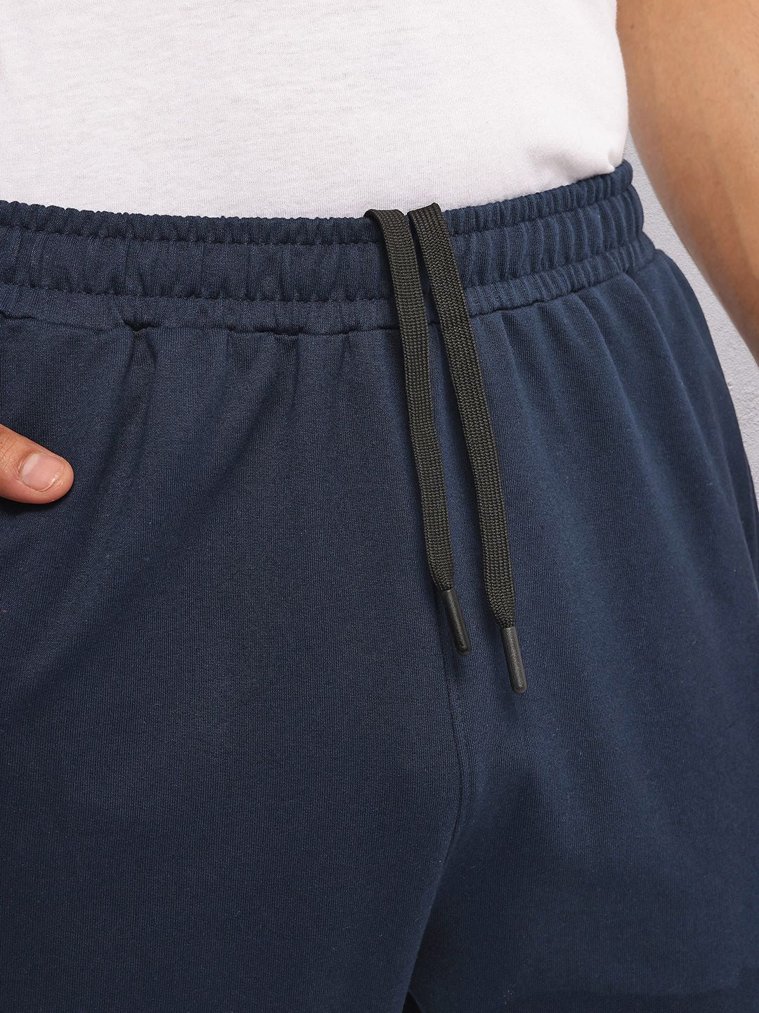 HRX by Hrithik Roshan Men Contrast Piping Mid-Rise Lifestyle Joggers