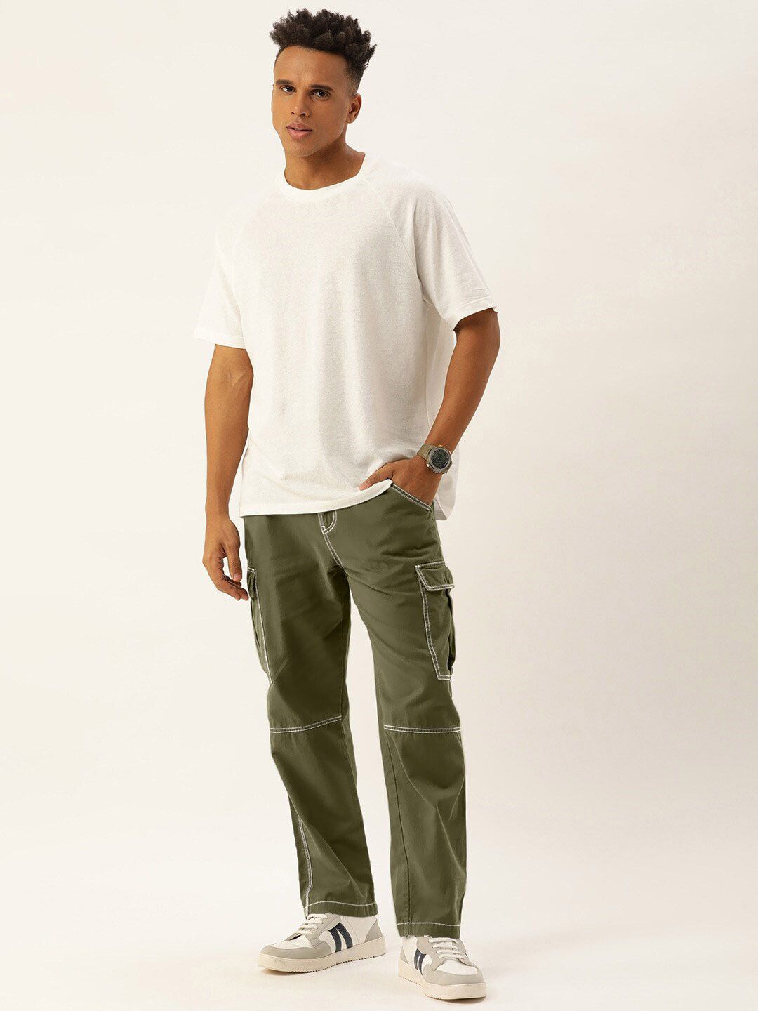 Bene Kleed Men Relaxed Fit Cargo Trousers With Contrast Stitch