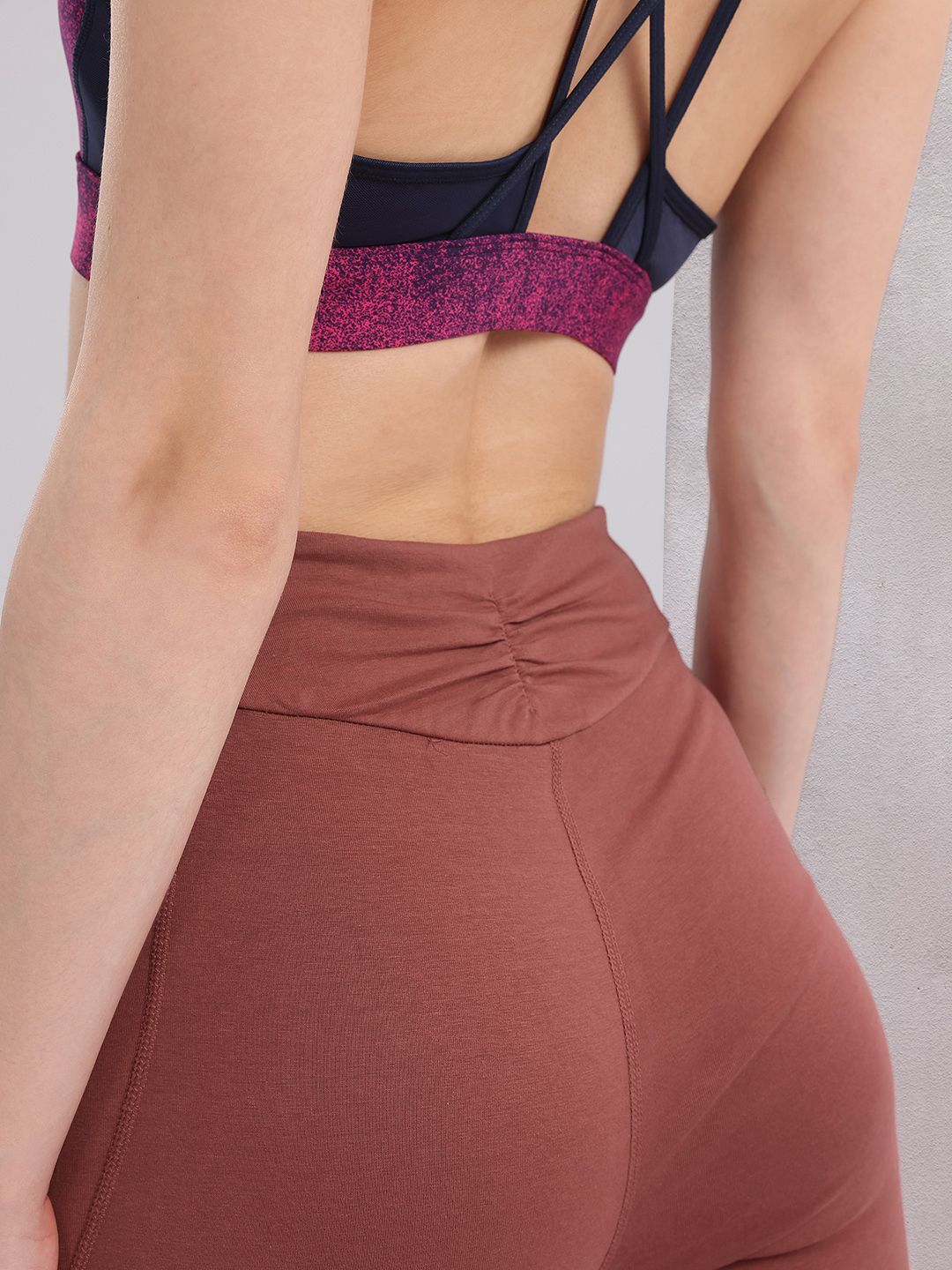 HRX oleh Hrithik Roshan Wanita Pertengahan Mid-Rise dipotong kurus Yoga Fit