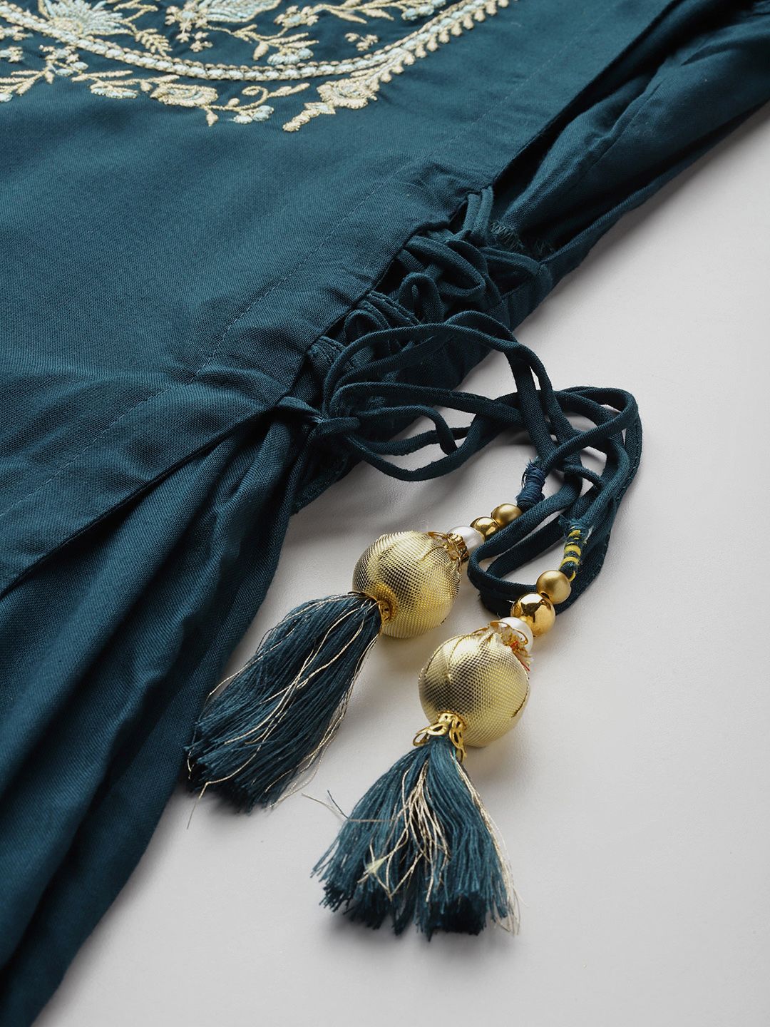 Kurta Berlapis Sulam Etnik Etnik Anouk dengan Dupatta