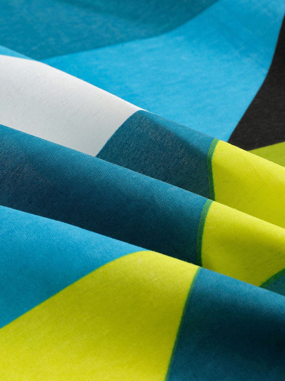 Story@home Ventura Teal Black Geometric 144 TC Cotton Queen Bedsheet 2 Pillow Covers