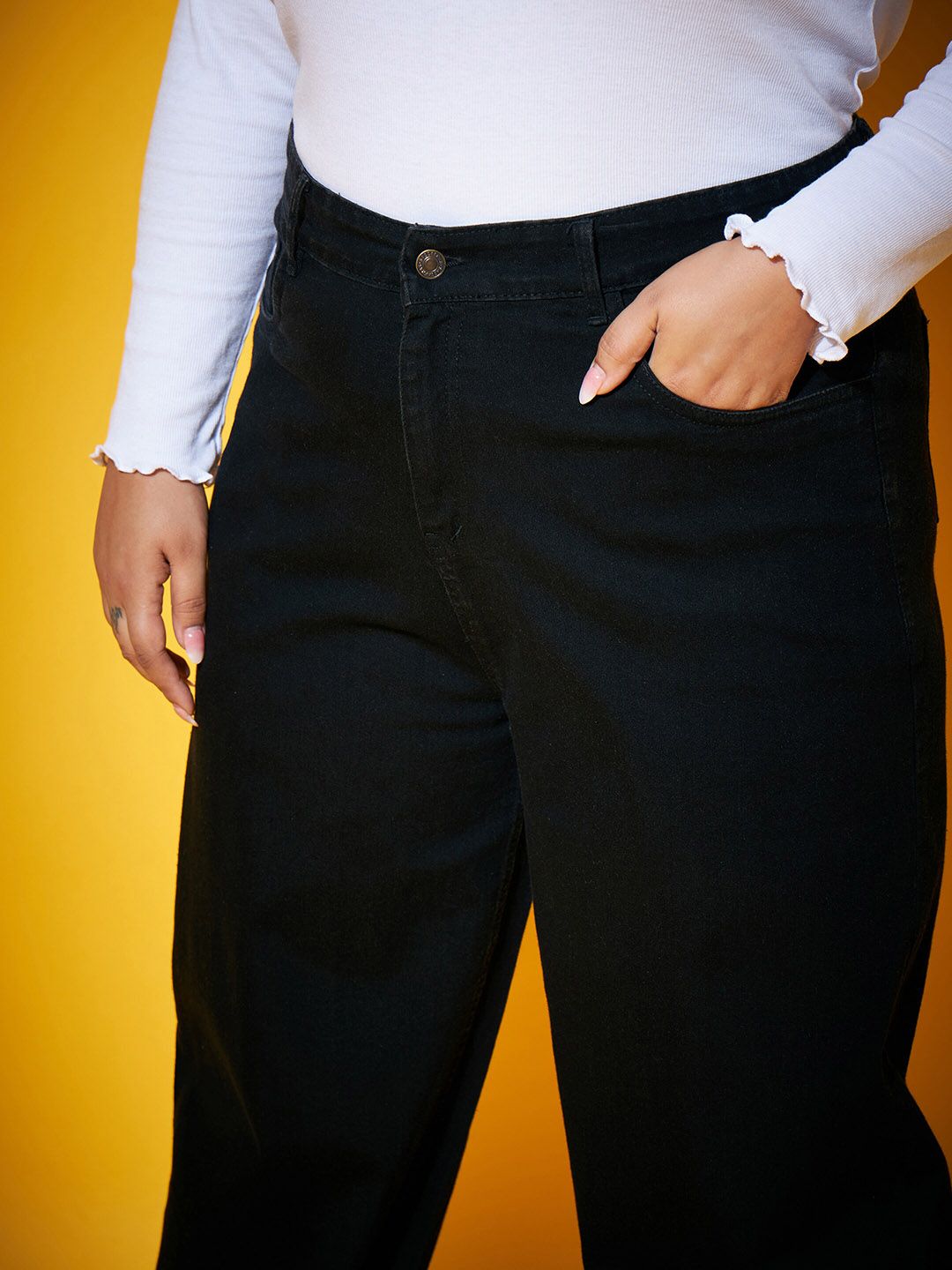 SASSAFRAS Curve Women Black Mid-Rise Comfort Clean Look Stretchable Jeans