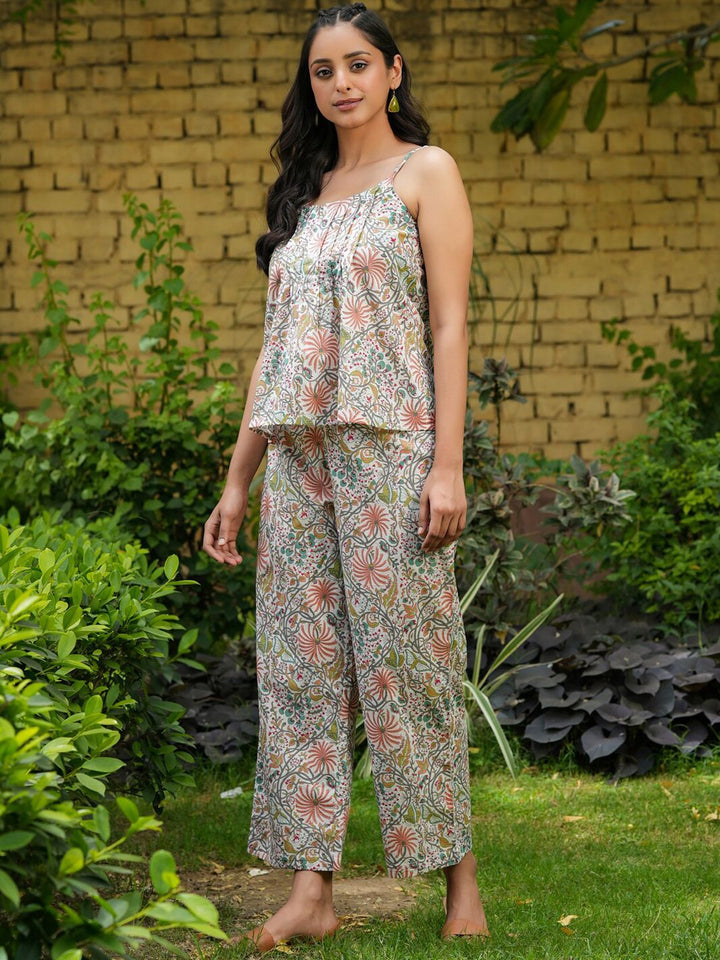 SANSKRUTIHOMES Green & Peach-Coloured Floral Printed Pure Cotton Night Suit