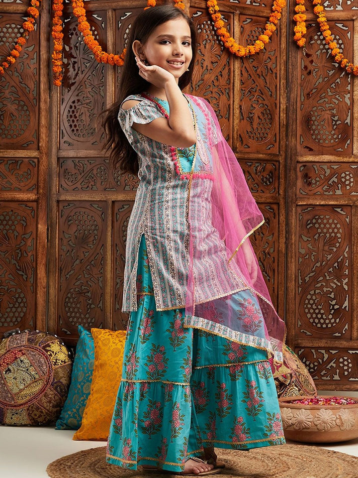 pspeaches Girls Floral Printed Regular Kurta with Sharara & With Dupatta