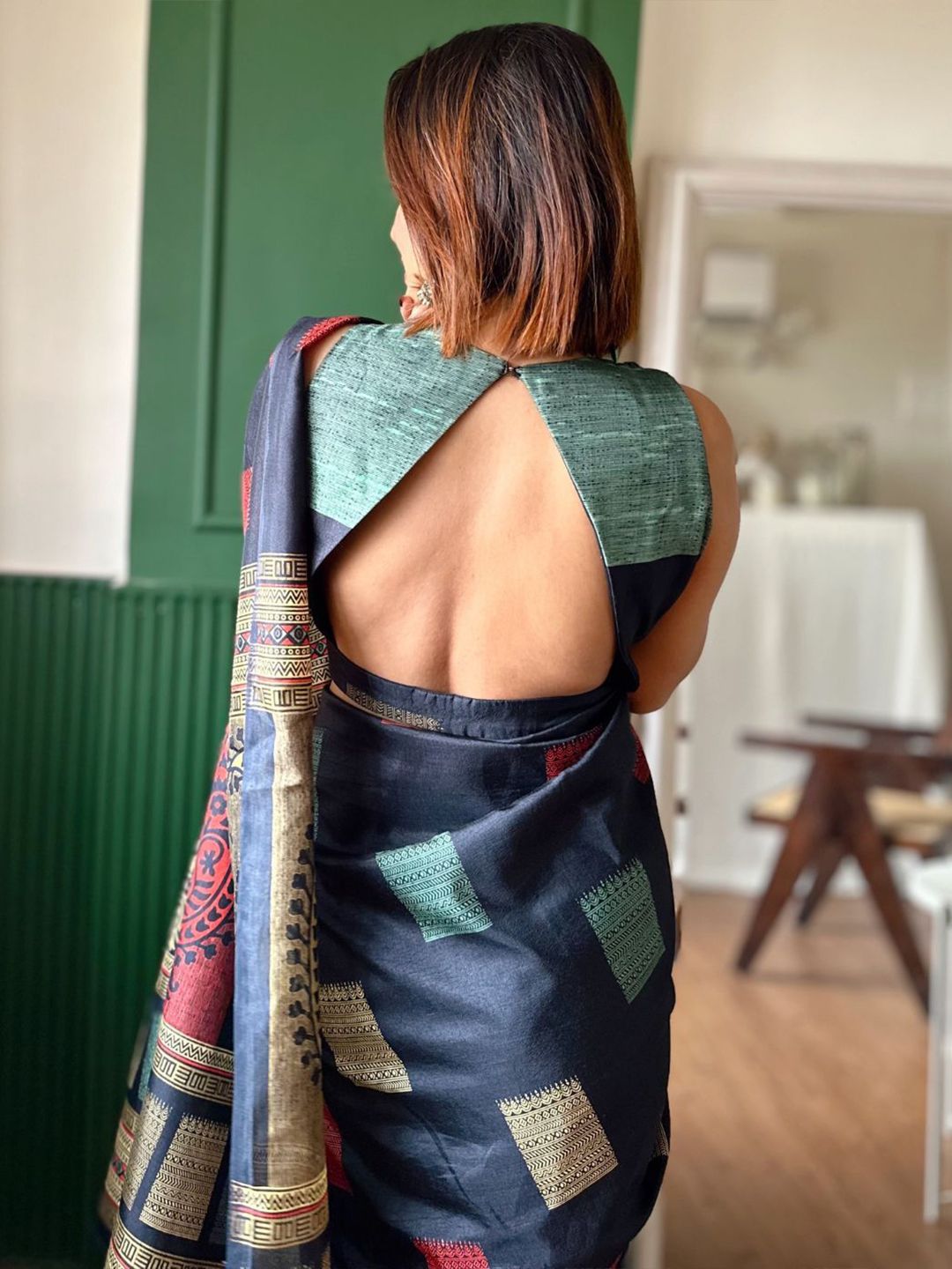 KALINI Ethnic Motifs Printed Saree With Blouse Piece