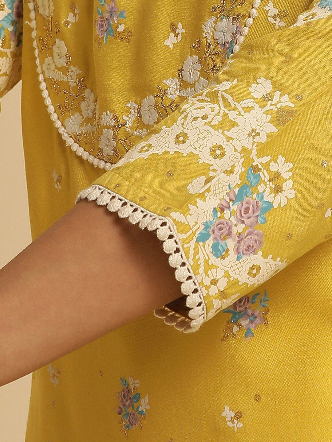 W Floral Embroidered Thread Work Kurta