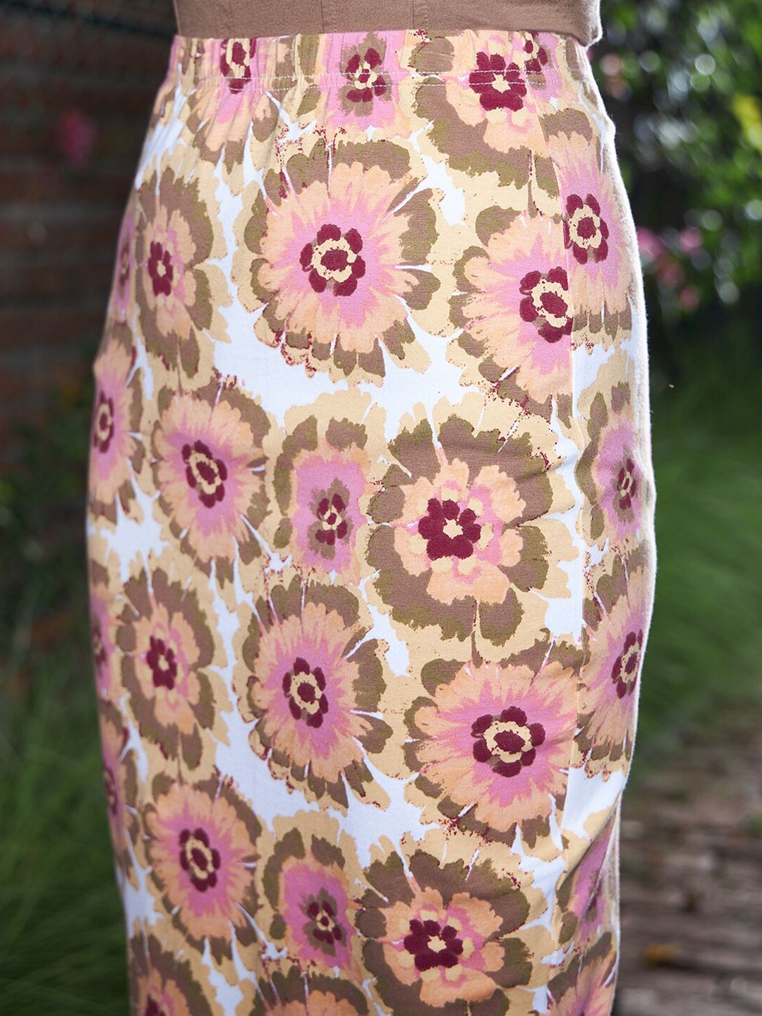 Berrylush Floral Printed Pencil Regangan Midi Rok