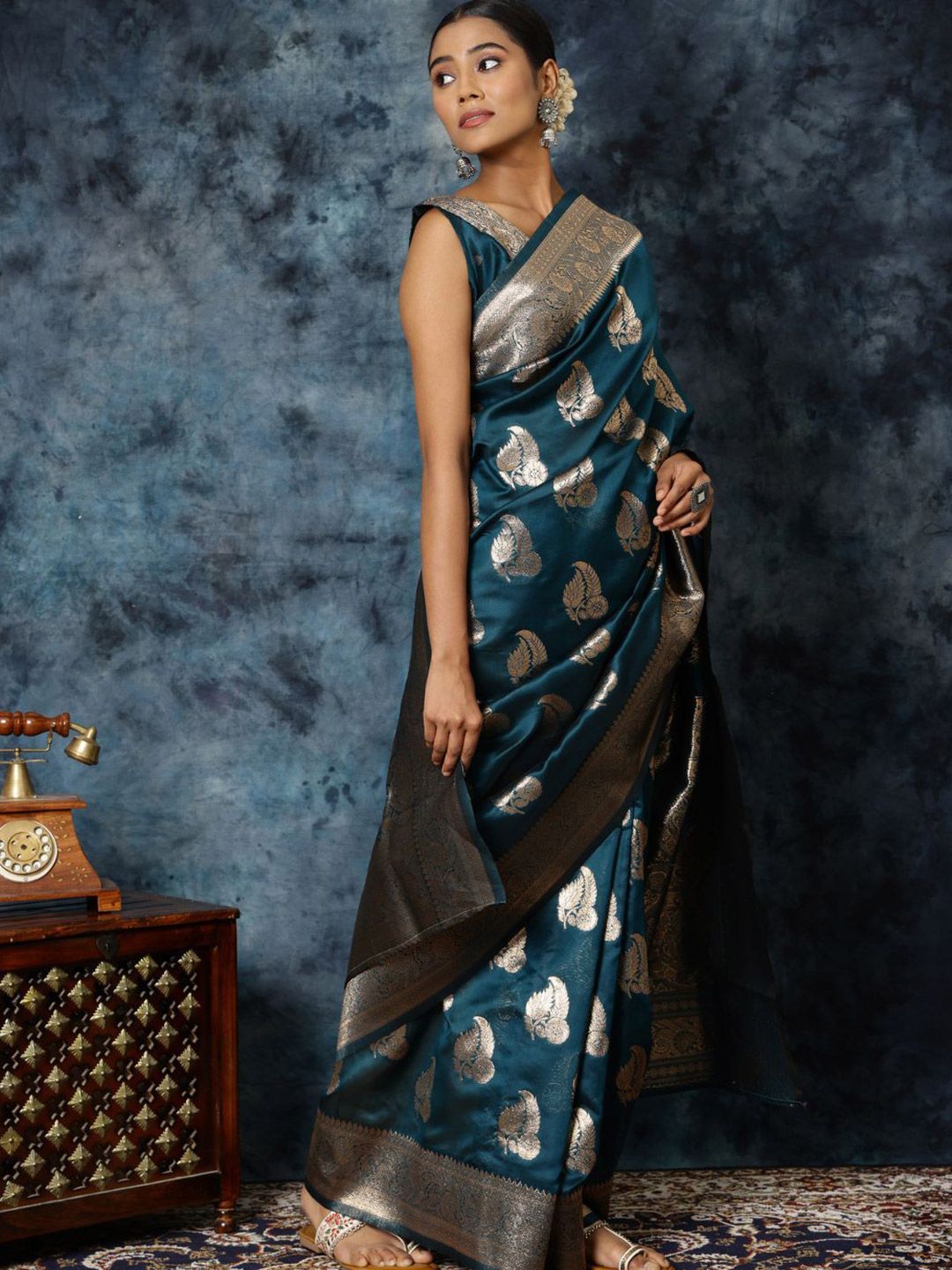 KALINI Ethnic Motifs Woven Design Zari Banarasi Saree
