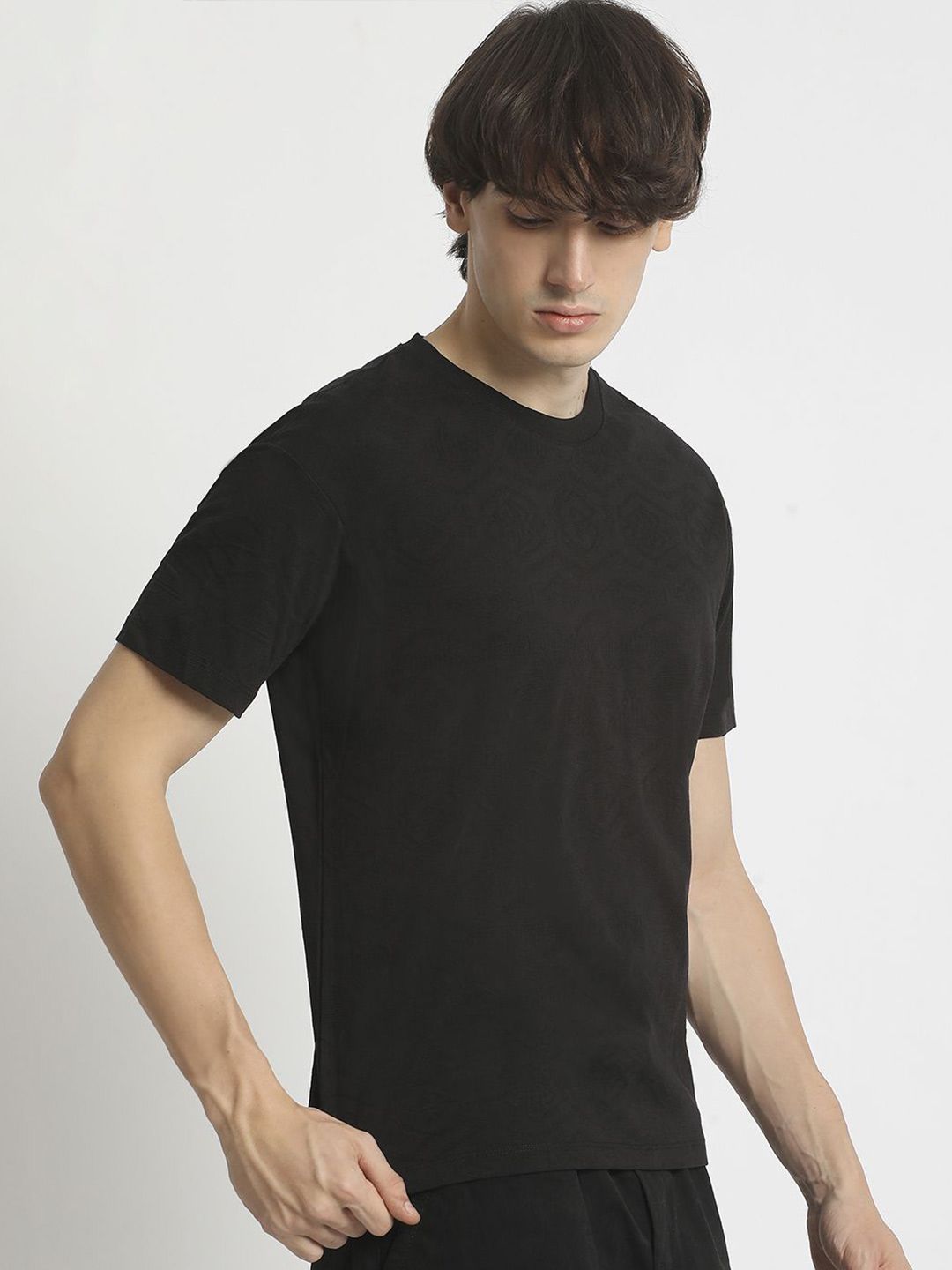 The Bear House Men Solid Round Neck Tshirt