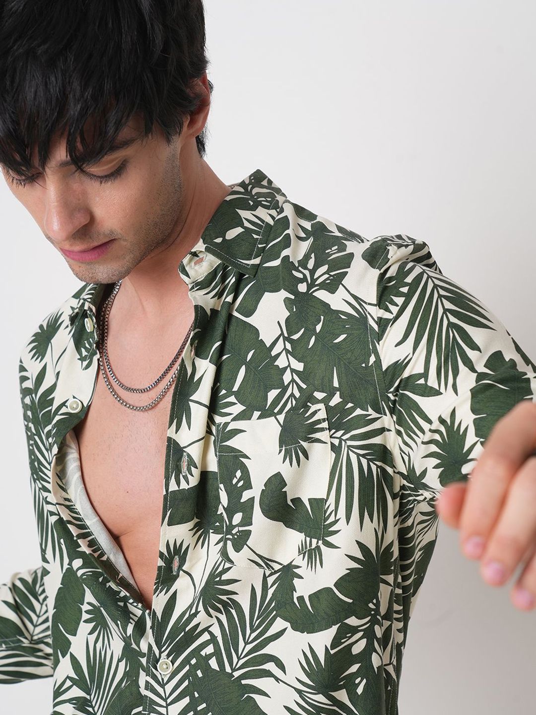 VASTRADO Men Classic Slim Fit Floral Opaque Printed Casual Shirt