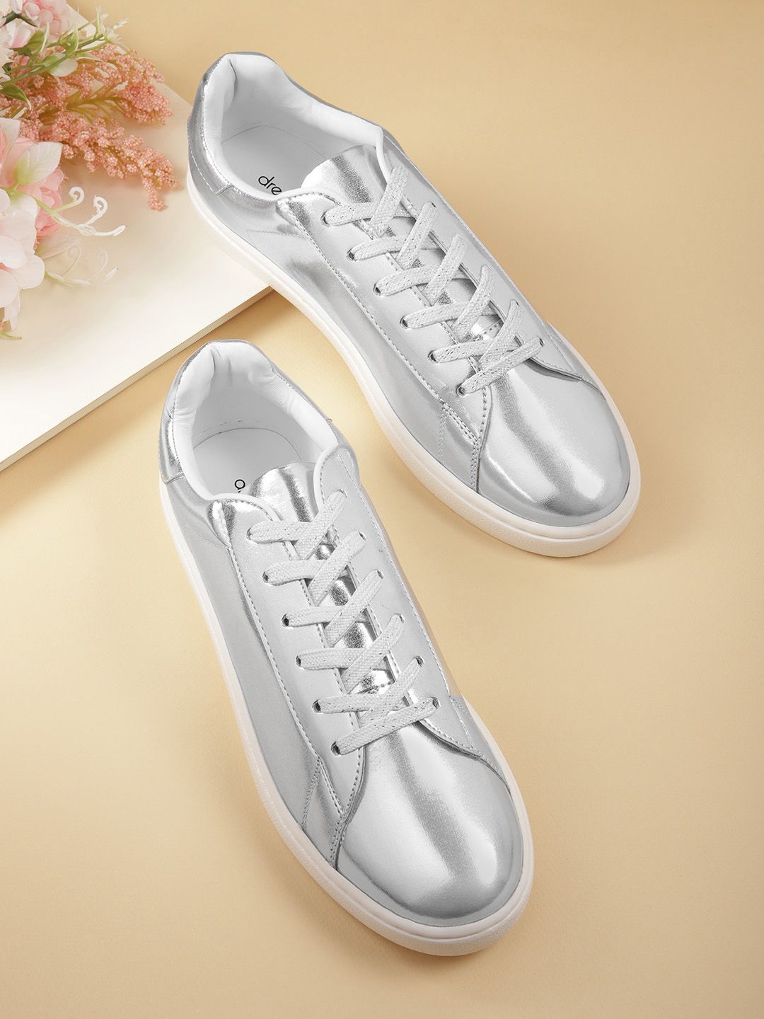 DressBerry Women Round Toe Sneakers