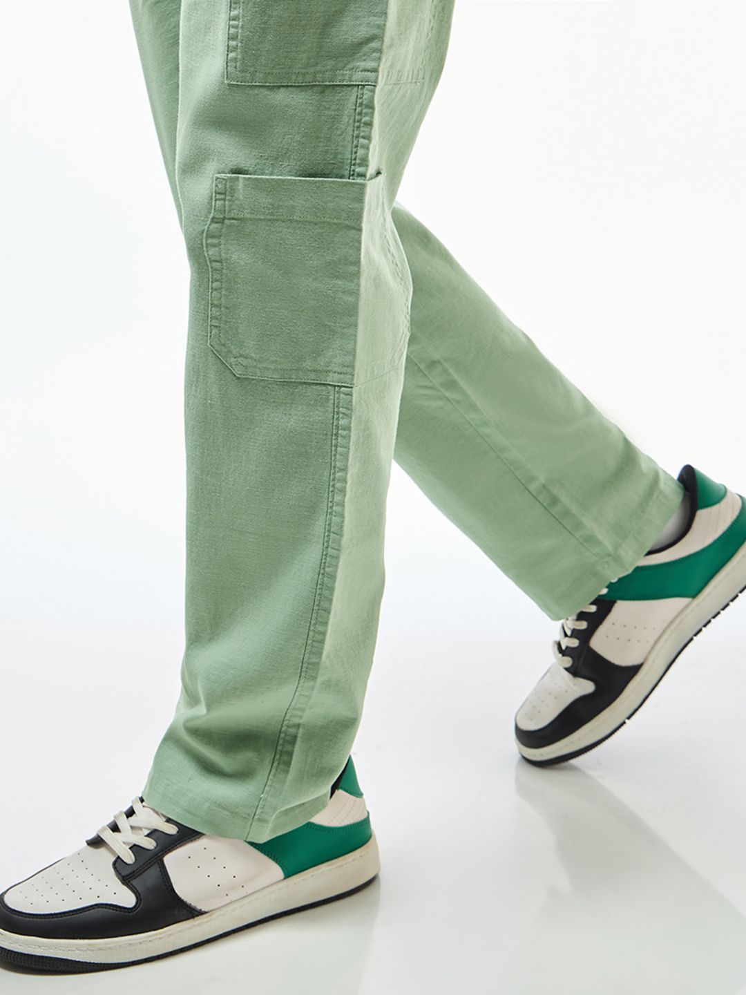 Bewakoof Men's Green Cargo Linen Pants