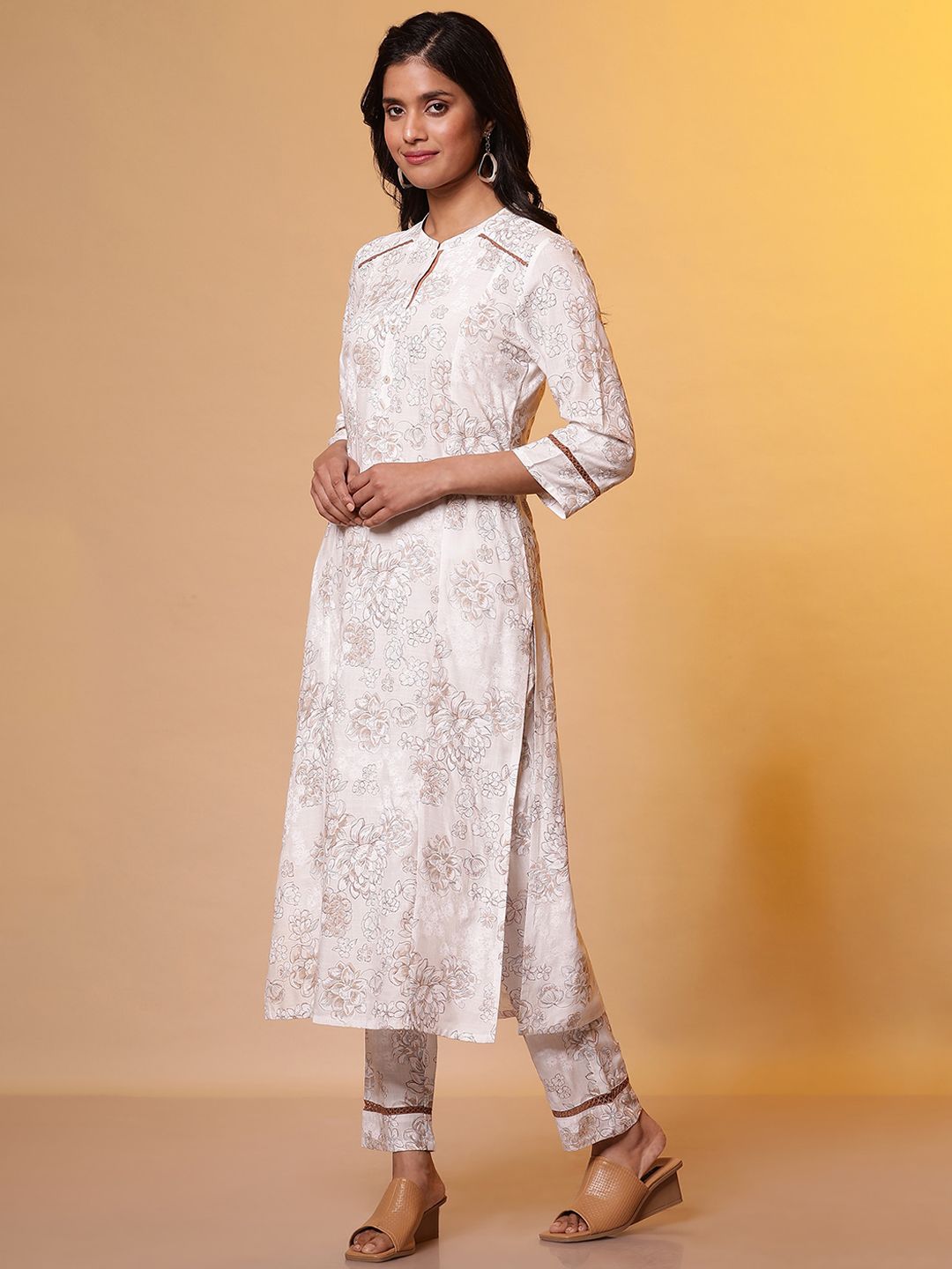 AURELIA Floral Printed Regular Round Neck Straight Kurta with Trousers