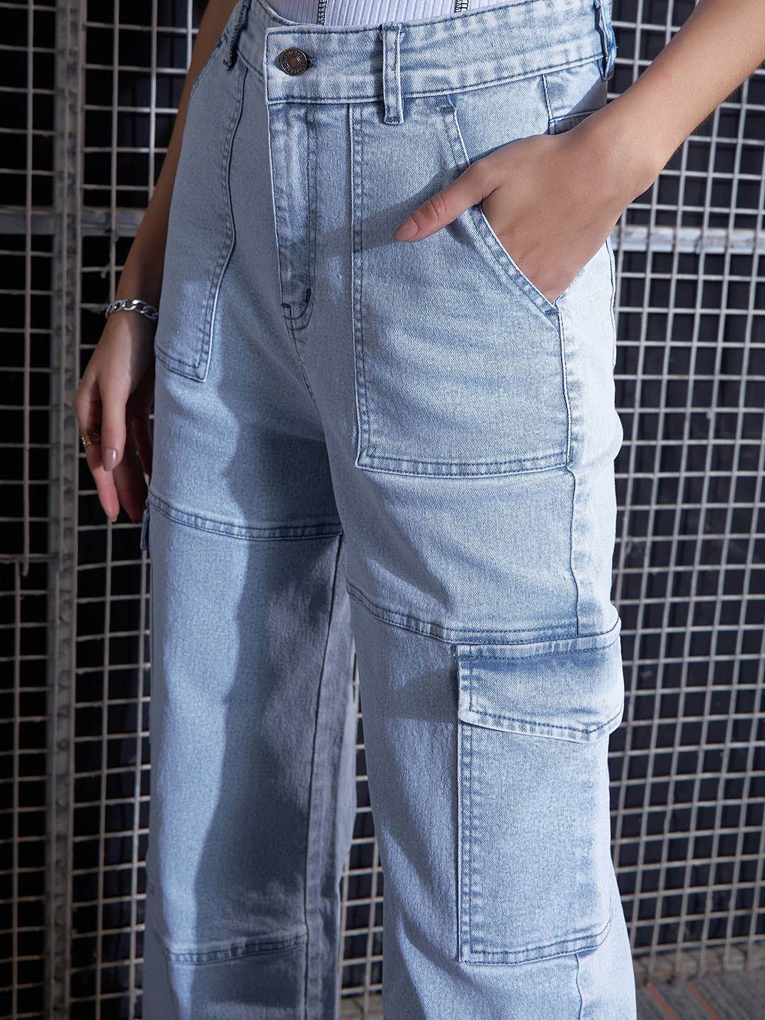 SASSAFRAS Women Straight Fit High-Rise Heavy Fade Stretchable Cargo Jeans