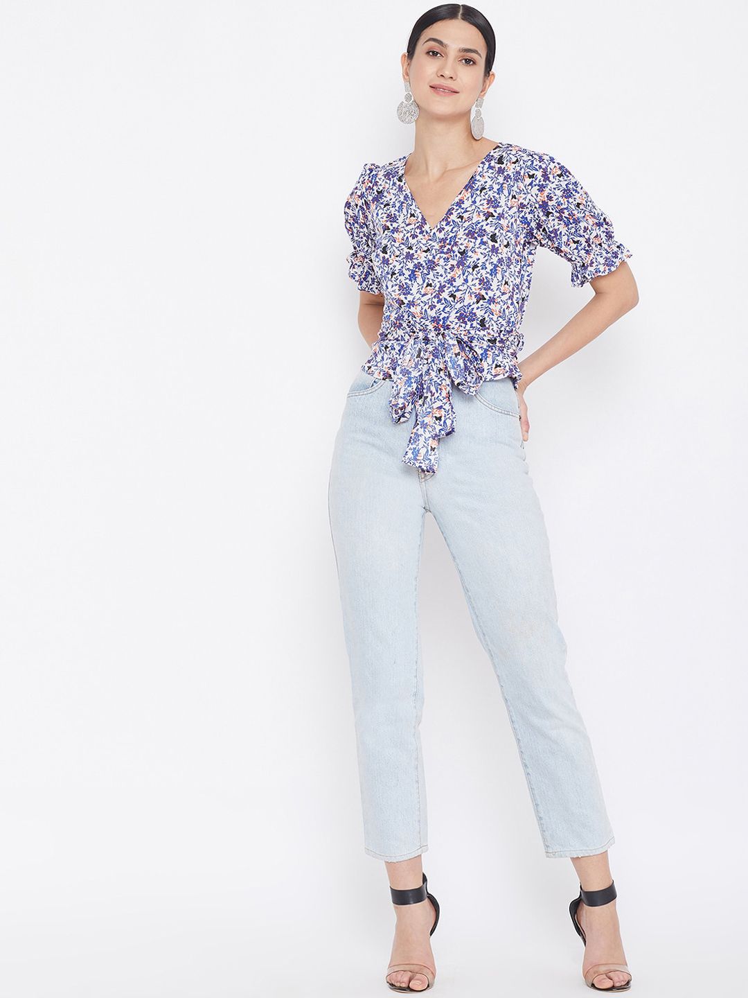 Berrylush Women White Printed Wrap Top