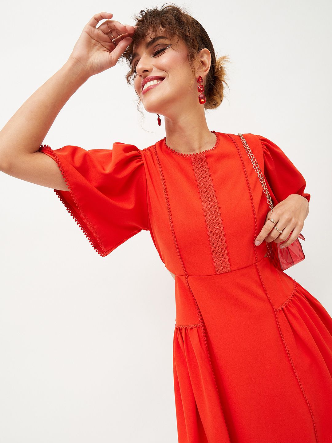 SASSAFRAS Lengan Berkobar Sisipan Lace Dan Potongan Detail Pakaian Fit & Flare
