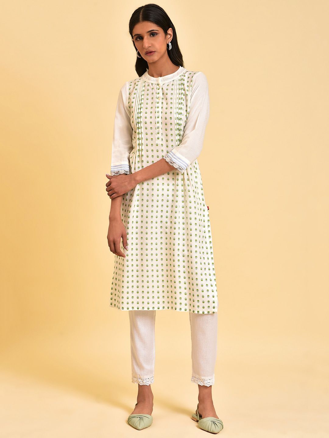 W White & Blue Ethnic Motifs Printed Mirror Work Mandarin Collar Kurta