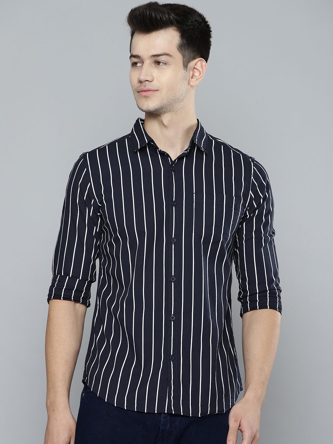 HIGHLANDER Men Navy Blue & White Slim Fit Striped Pure Cotton Casual Shirt