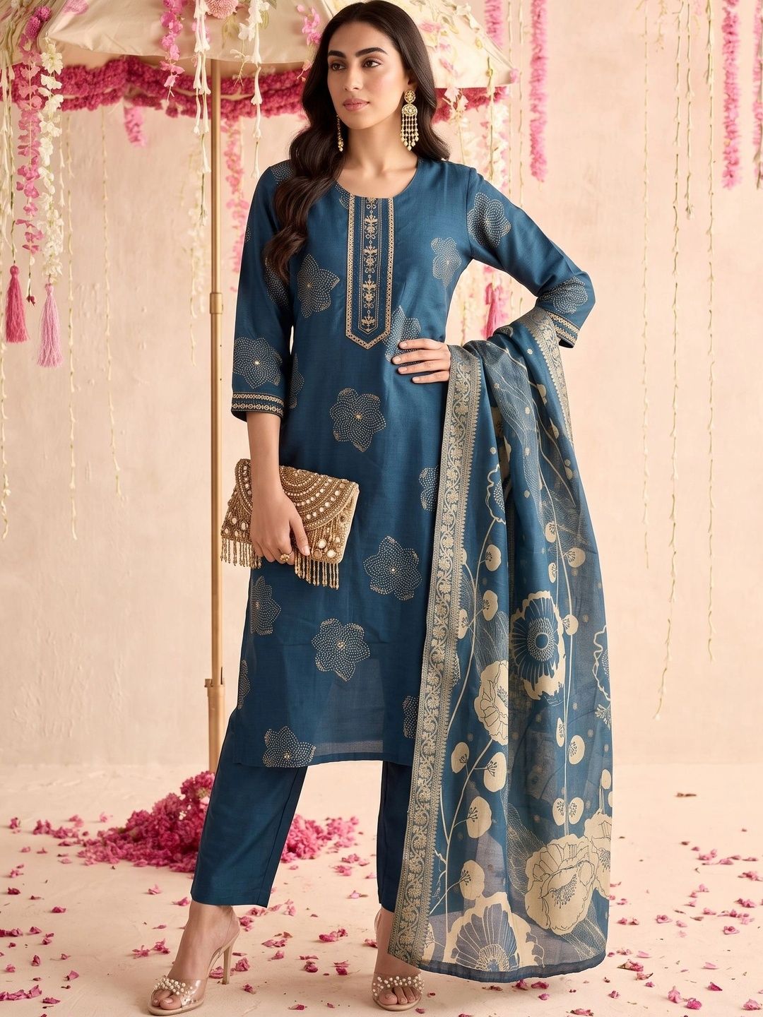 Mamicha Women Floral Printed Regular Kurta with Trousers & With Dupatta