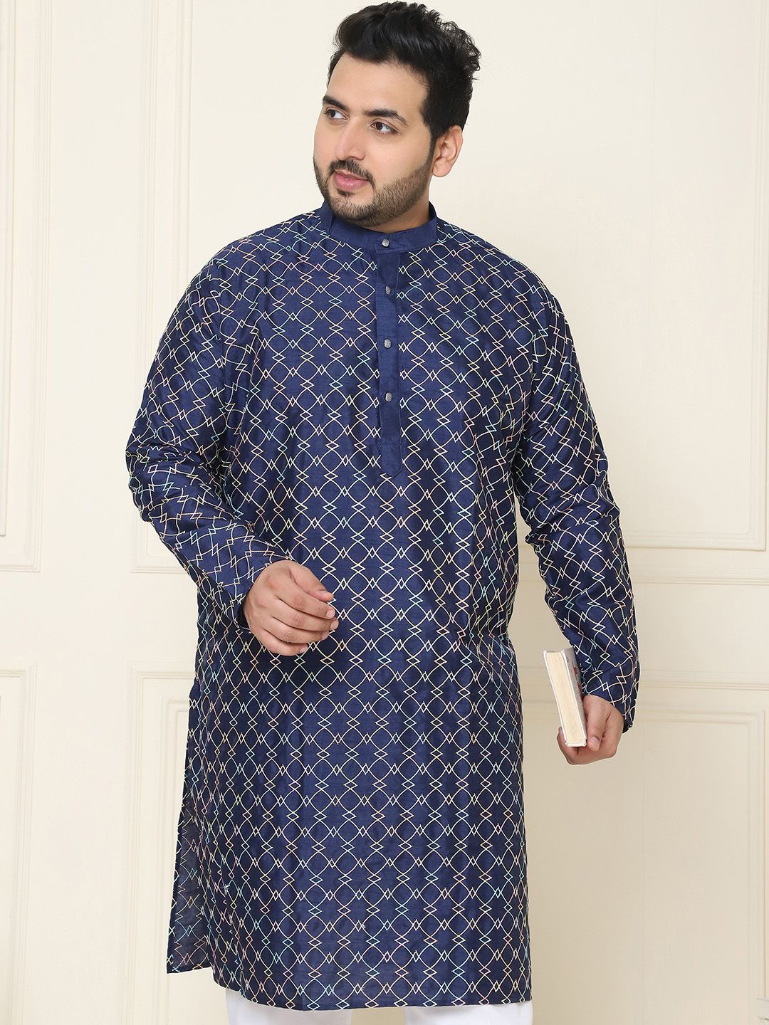 SOJANYA PLUS Geometric Embroidered Regular Silk Straight Kurta