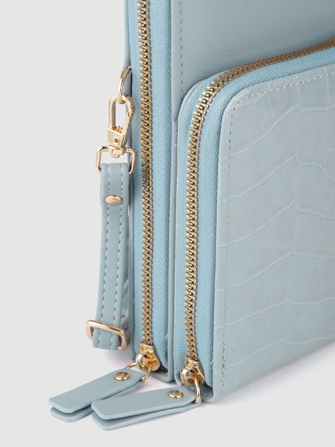 Lino Perros Women Blue Animal Printed PU Structured Sling Bag